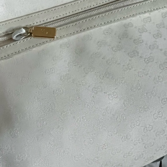 AUTHENTIC VINTAGE GUCCI WHITE ON WHITE WITH GOLD ZIPPER VINTAGE CONDITION - Picture 7 of 13